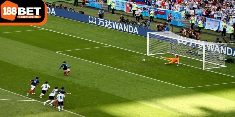 Đá Phạt Trực Tiếp Trong Bóng Đá - Các Quy Định Cần Nắm 4 Cầu thủ thực hiện quả đá phạt trực tiếp sẽ thể hiện kĩ năng của mình